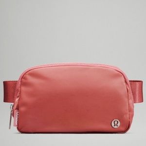 Lululemon everywhere belt bag